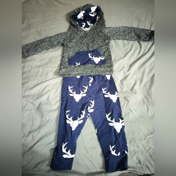 Boys 2T/24mo 2 piece outfit with hood. Gray and blue with white deer head prints - Picture 1 of 5